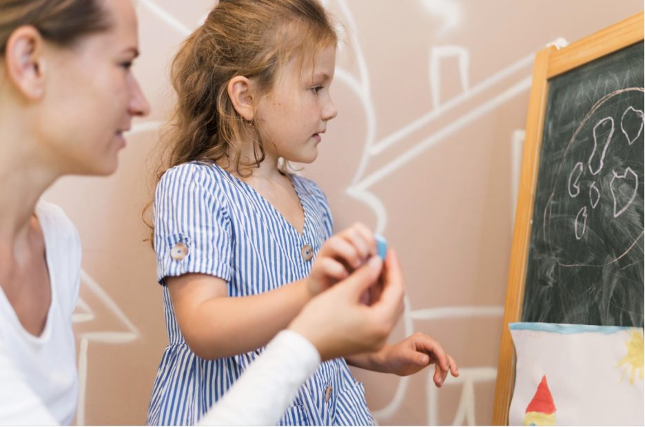 Activités en maternelle bilingue à Lyon : motricité, éveil musical, arts plastiques